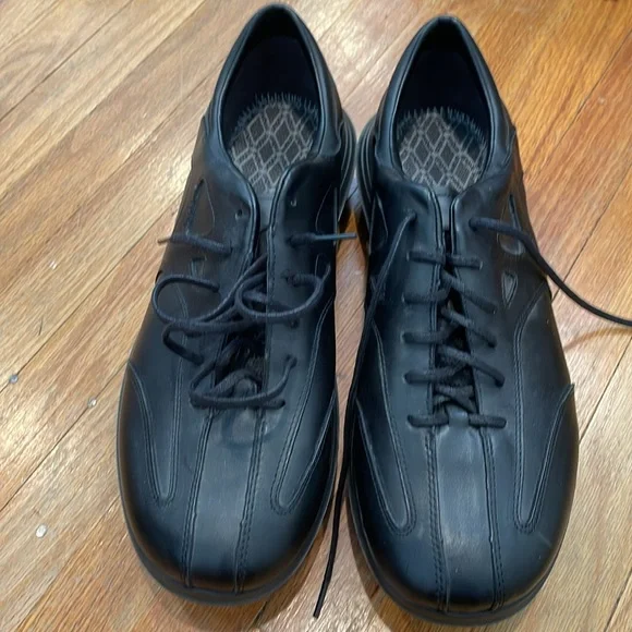 Men's Black Athletic Shoes - Picture 6 of 11